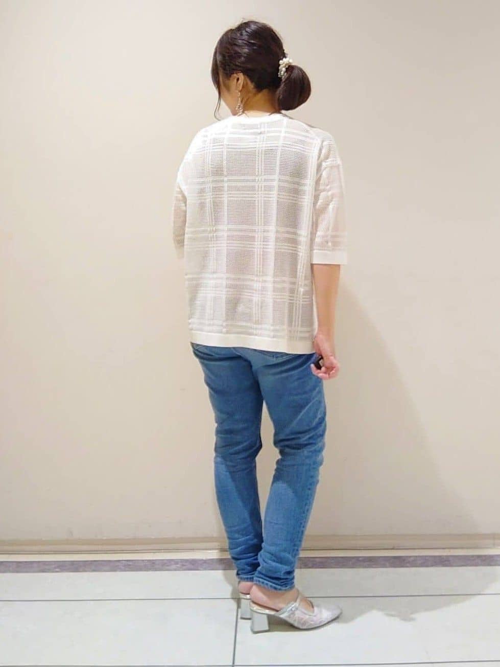 TOMOMIさんの「INDIVI｜【通年活躍！褒められデニム】スキニー デニムパンツ」を使ったコーディネート