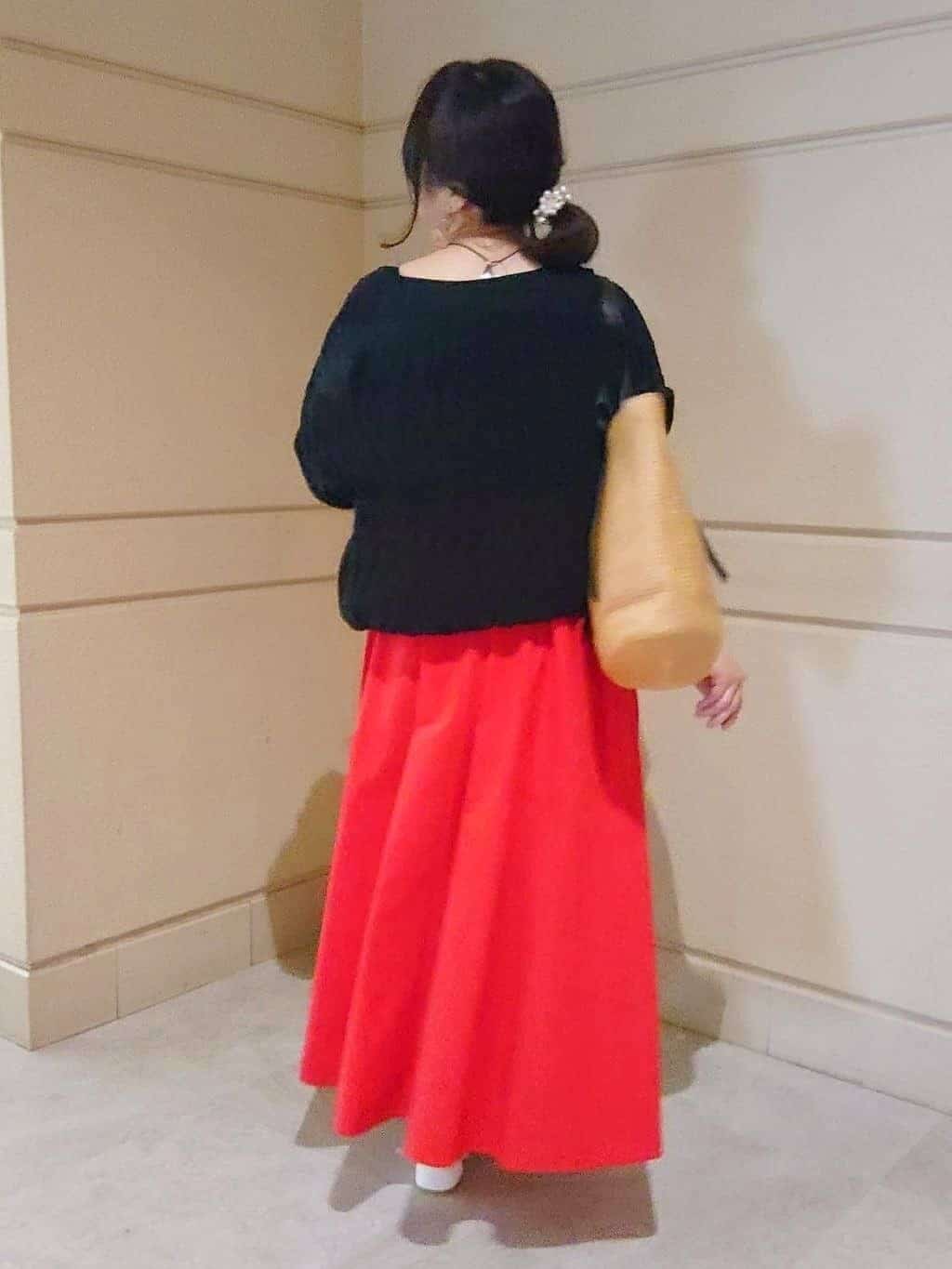 TOMOMIさんの「INDIVI｜【合皮】グルカ風デザインミュールサンダル」を使ったコーディネート