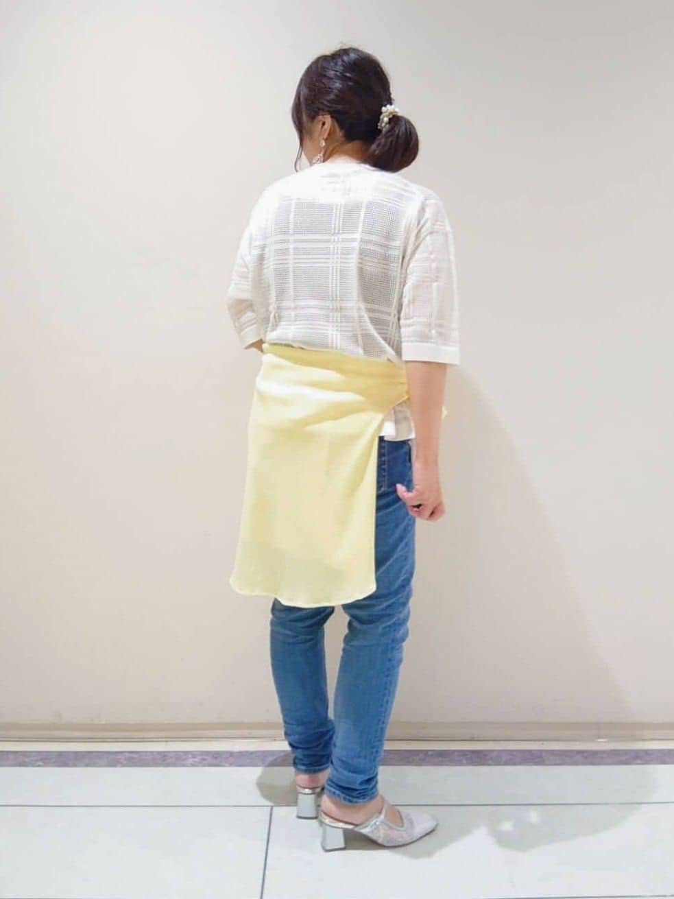TOMOMIさんの「INDIVI｜【通年活躍！褒められデニム】スキニー デニムパンツ」を使ったコーディネート