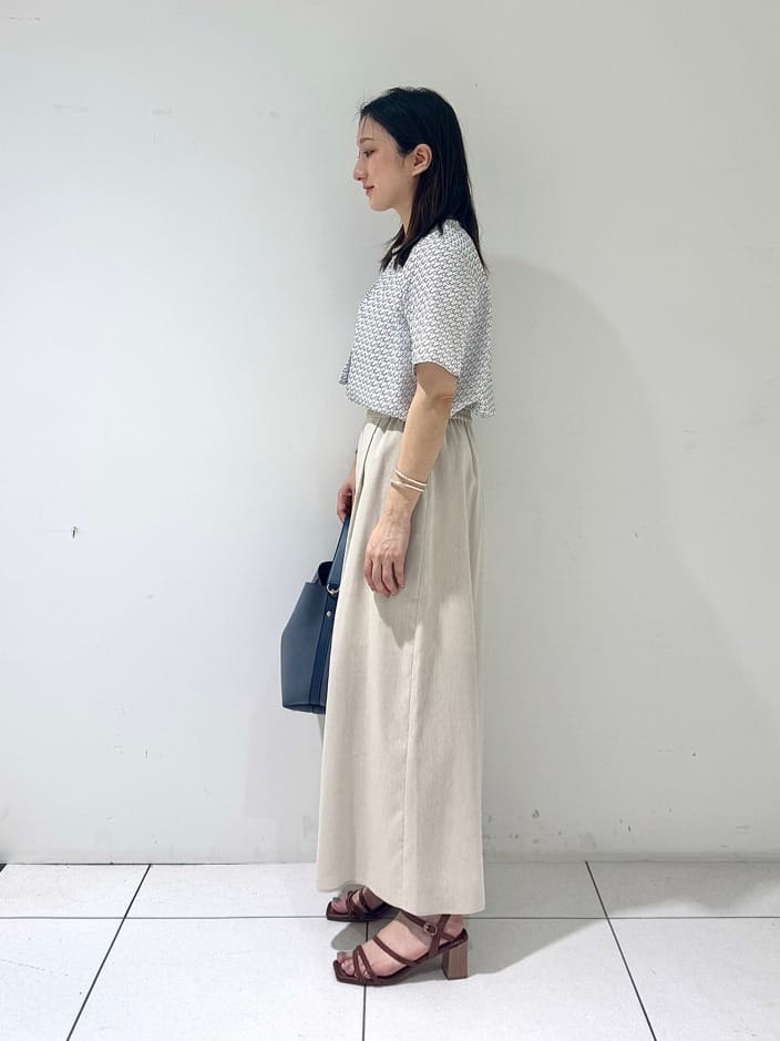 そんさんの「INDIVI｜【洗える／UVケア】幾何学柄＆無地ボウタイブラウス」を使ったコーディネート
