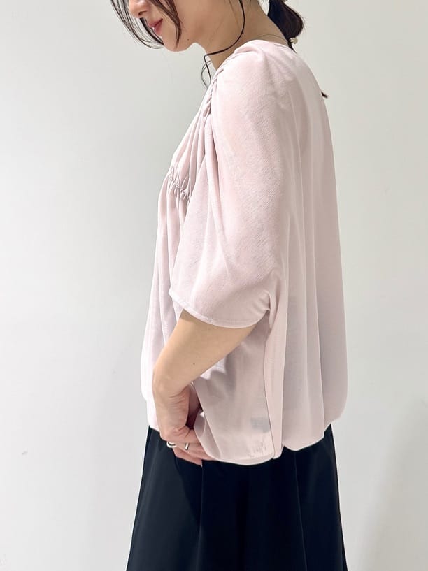 そんさんの「INDIVI｜【洗える／体型カバー】シャーリングシアートップス」を使ったコーディネート