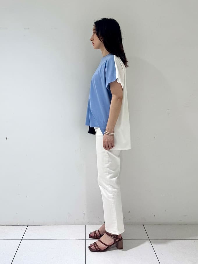 そんさんの「INDIVI｜【洗える／汗ジミ防止】バイカラー＆アシメヘム Tシャツ」を使ったコーディネート