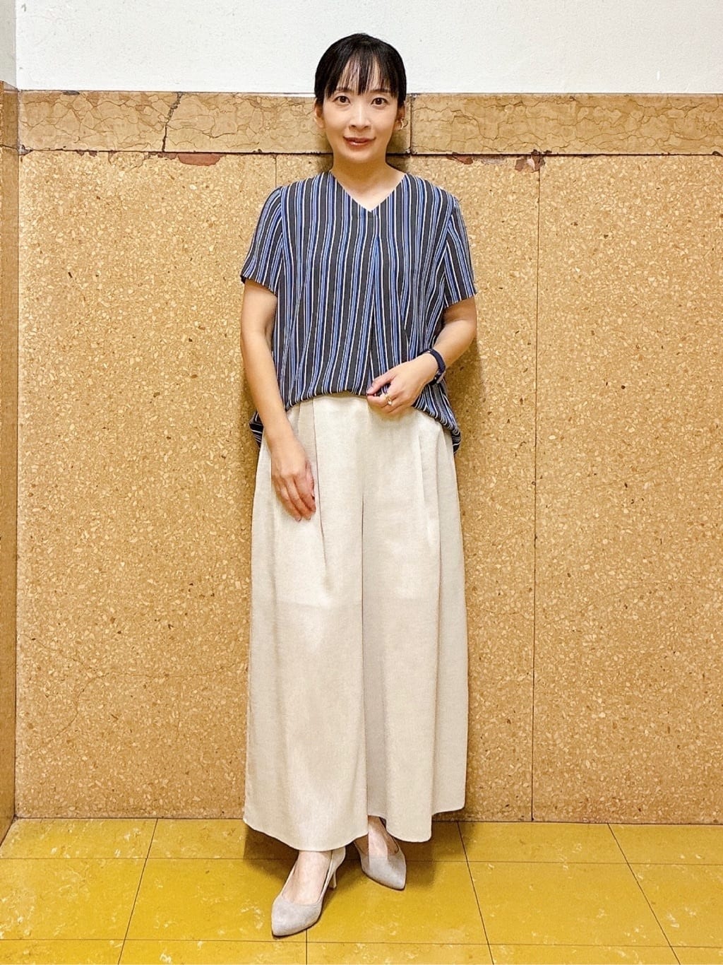 hattoriさんの「INDIVI｜【洗える／通勤】無地＆マルチストライプ柄Vネックブラウス」を使ったコーディネート