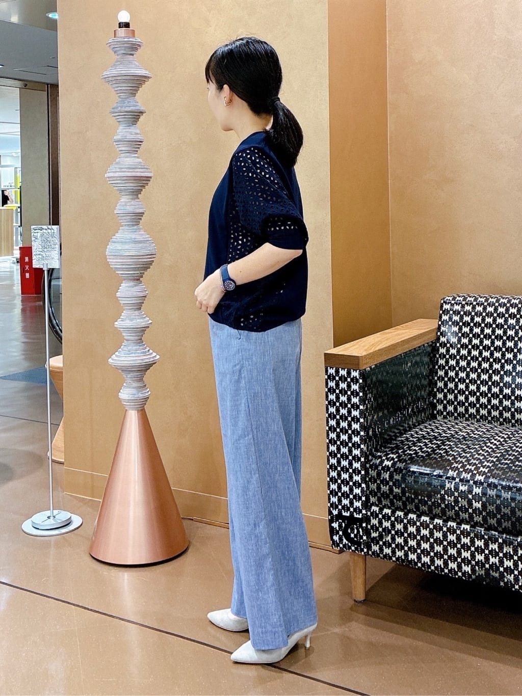 hattoriさんの「INDIVI｜【デニムライク】マリンボタン リネン混ワイドパンツ」を使ったコーディネート