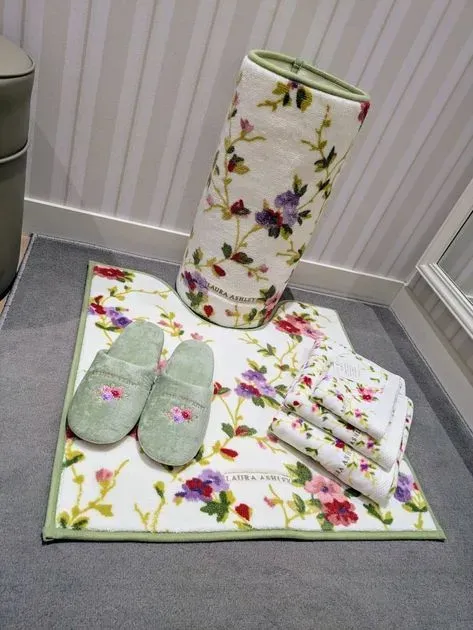 プライオリー柄 バスマット（バスグッズ） | LAURA ASHLEY HOME