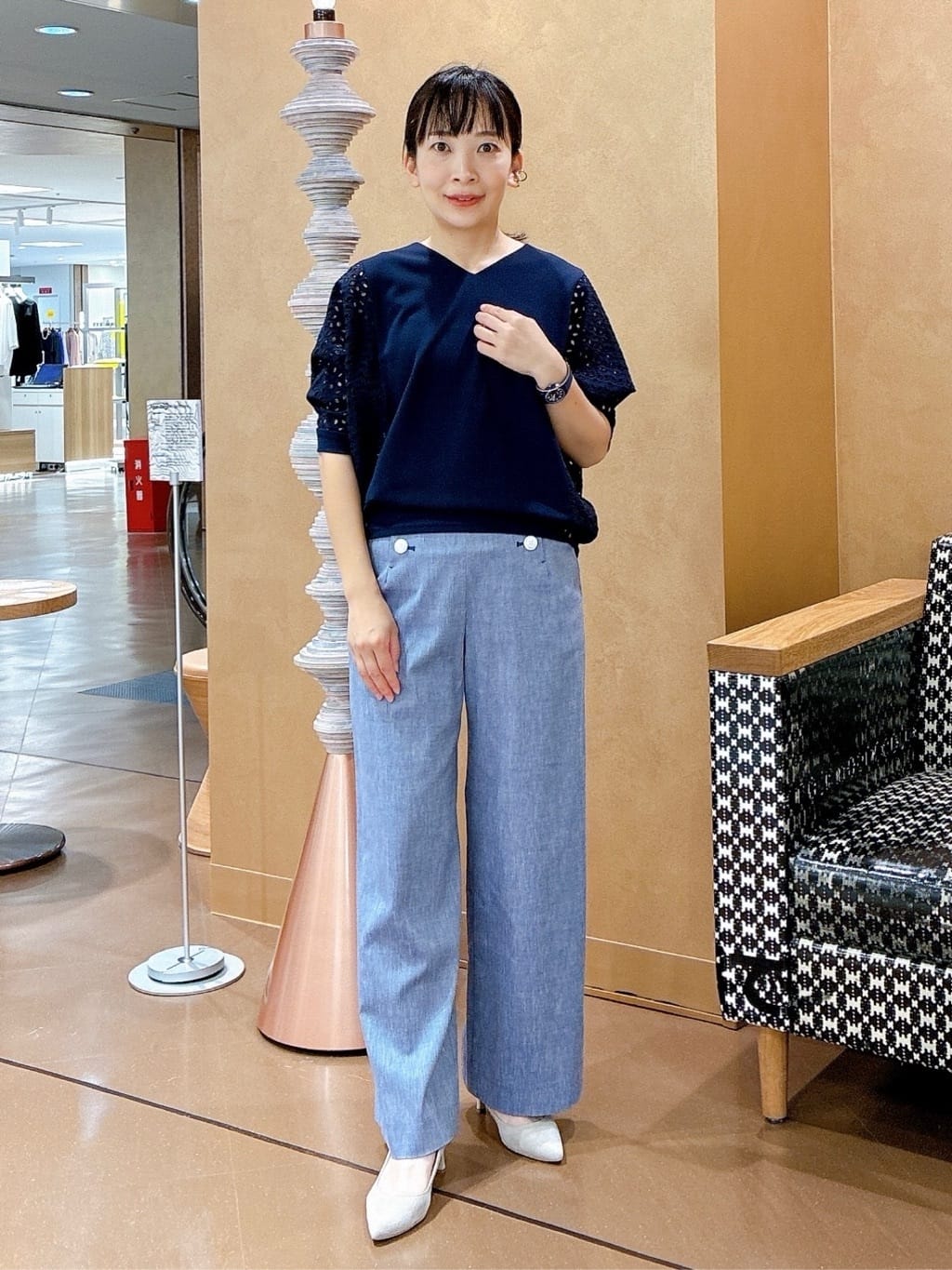 hattoriさんの「INDIVI｜【デニムライク】マリンボタン リネン混ワイドパンツ」を使ったコーディネート