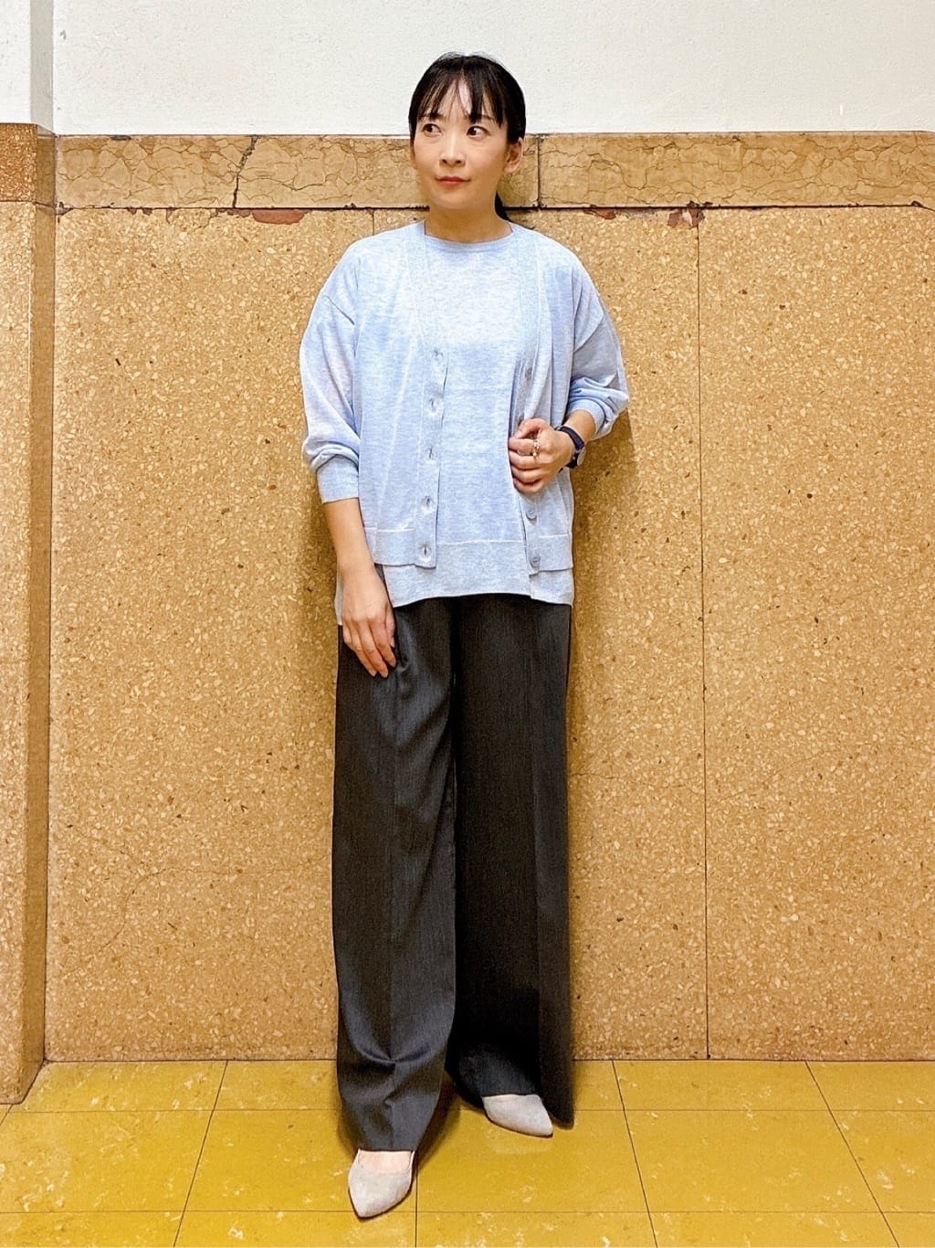 hattoriさんの「INDIVI｜【洗える／二の腕カバー】バイカラーラメニット」を使ったコーディネート