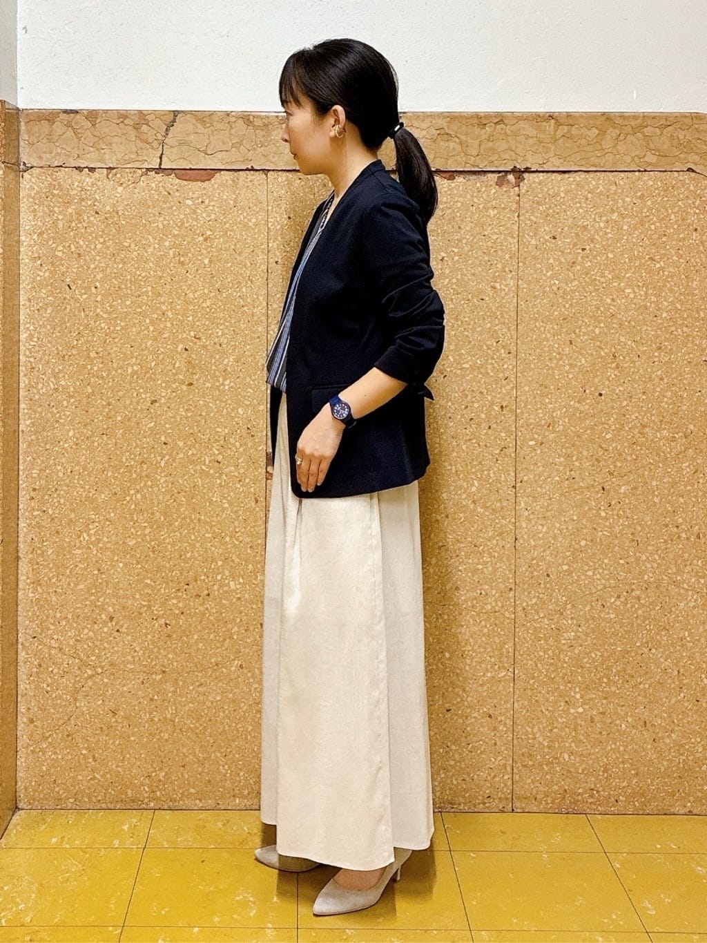hattoriさんの「INDIVI｜【洗える／通勤】無地＆マルチストライプ柄Vネックブラウス」を使ったコーディネート