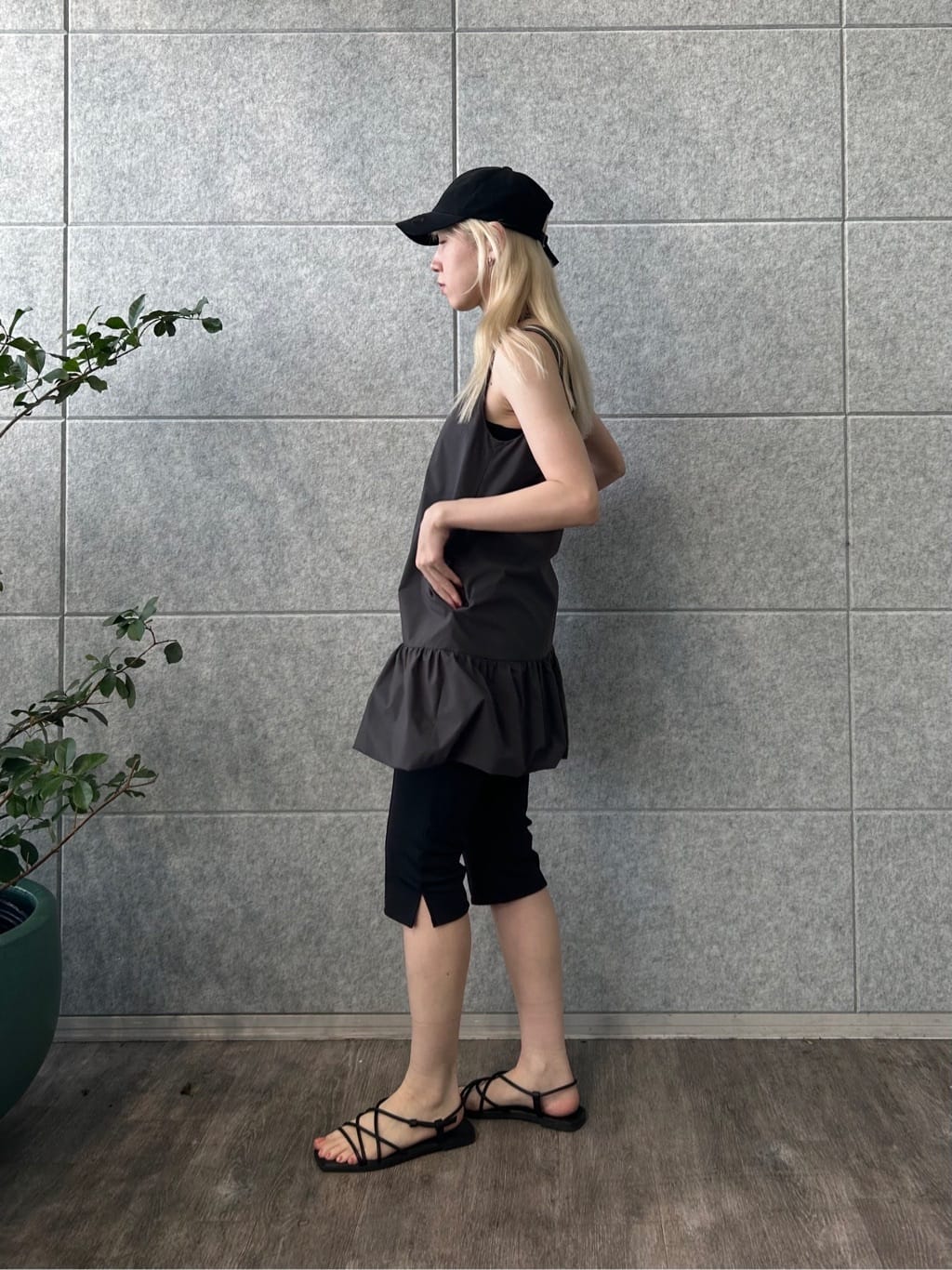 honoka Aさんの「CODE A｜design cut tank」を使ったコーディネート
