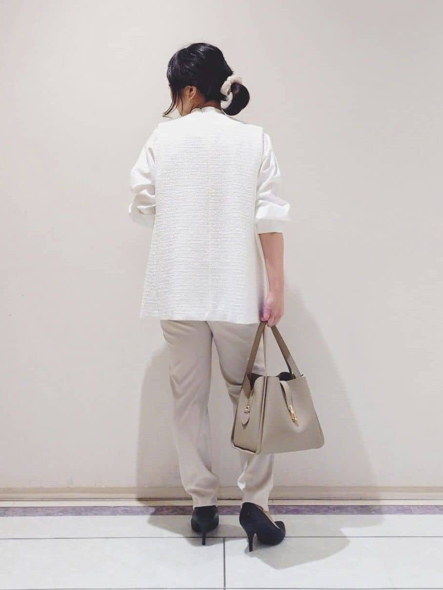 TOMOMIさんの「INDIVI｜【2点セット／洗える】ツイードジレ＆ボウタイブラウス」を使ったコーディネート