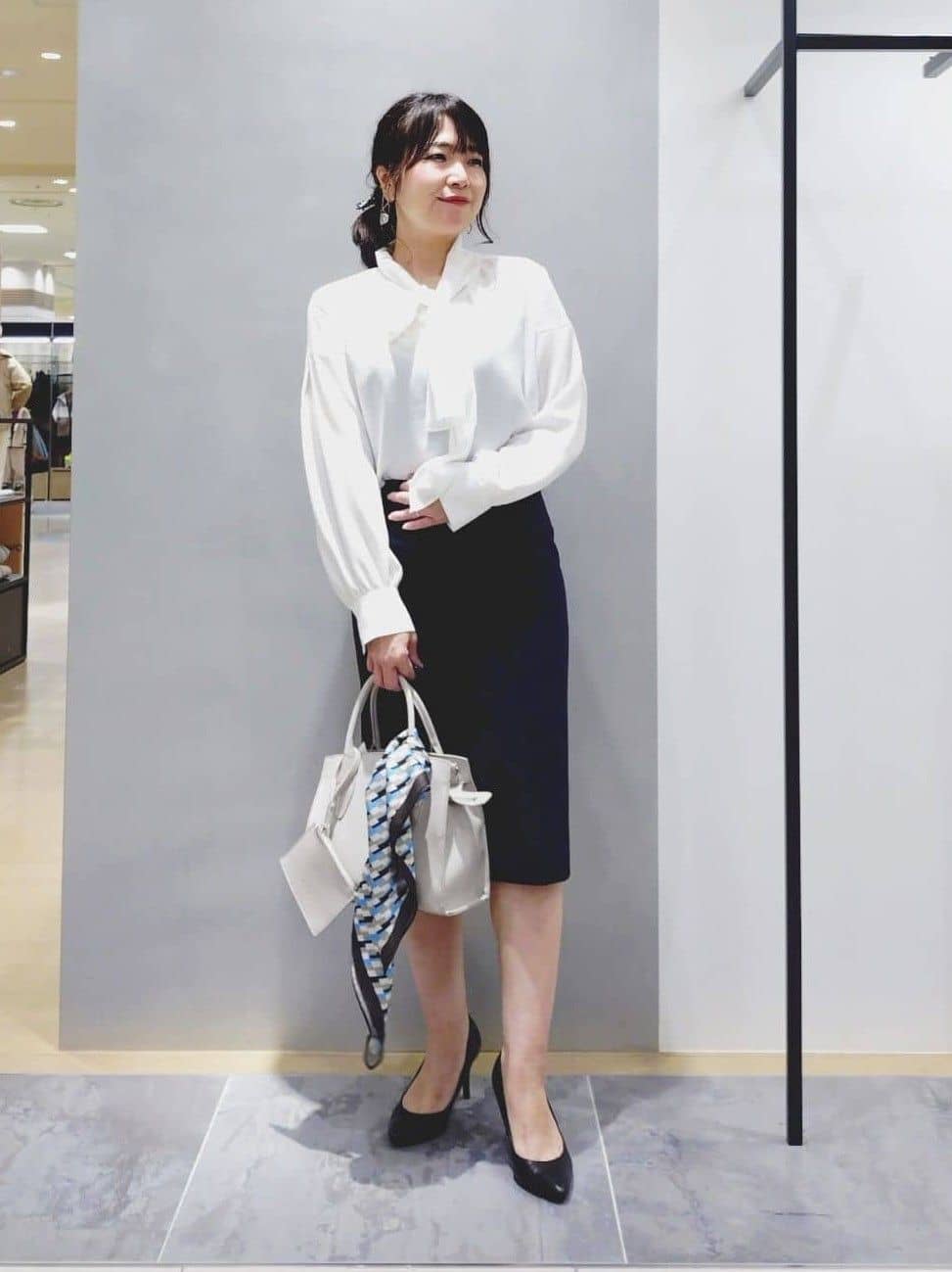 TOMOMIさんの「INDIVI｜【通勤スーツ／洗える】ストレッチカラーレスジャケット」を使ったコーディネート