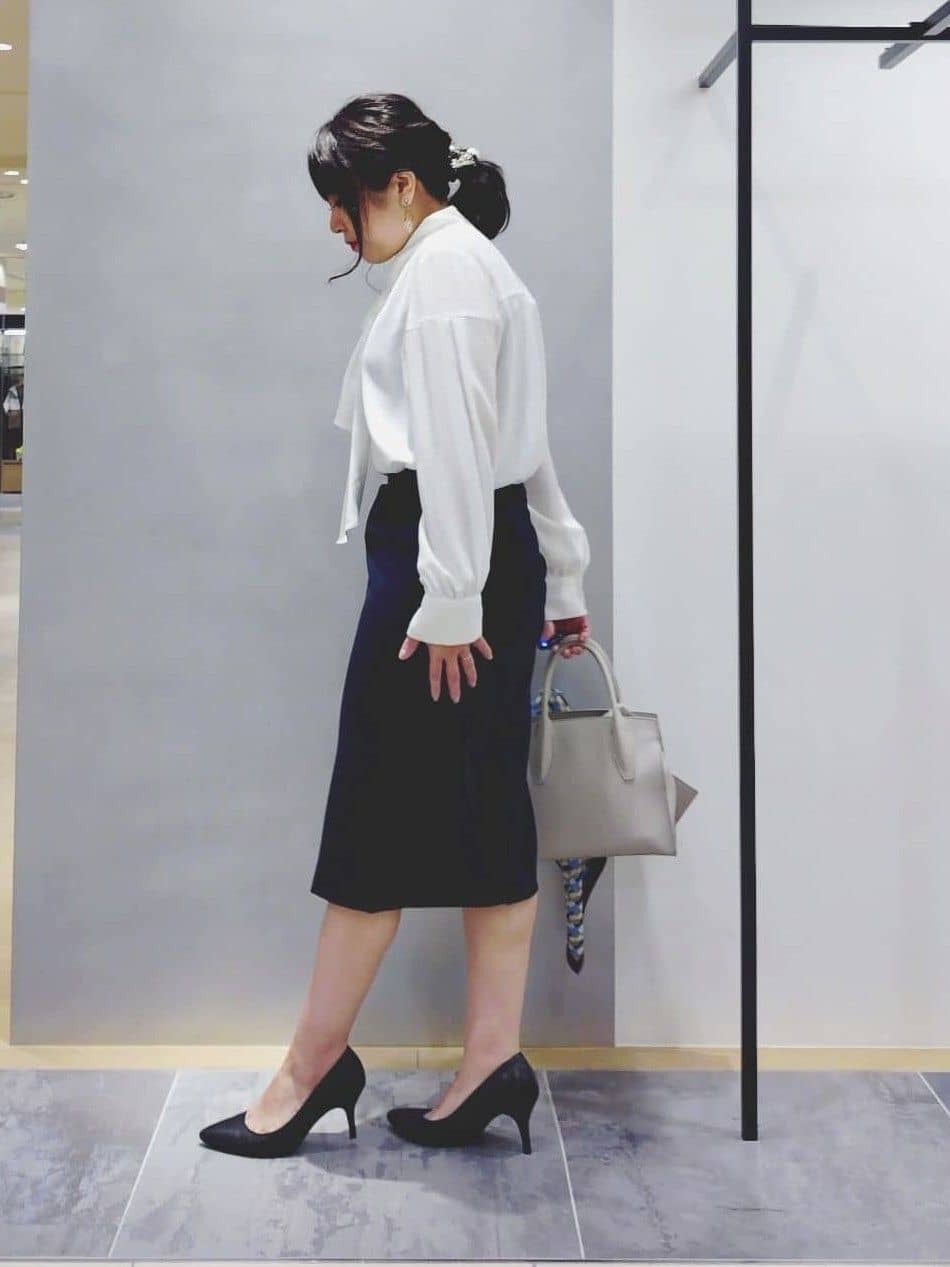 TOMOMIさんの「INDIVI｜【通勤スーツ／洗える】ストレッチカラーレスジャケット」を使ったコーディネート