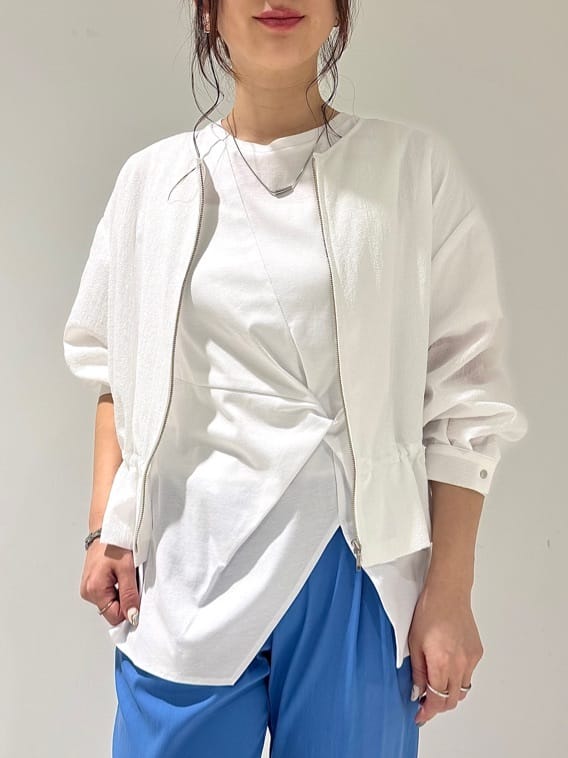 そんさんの「INDIVI｜【洗える／凹凸素材】ドロストデザインショート丈ブルゾン」を使ったコーディネート