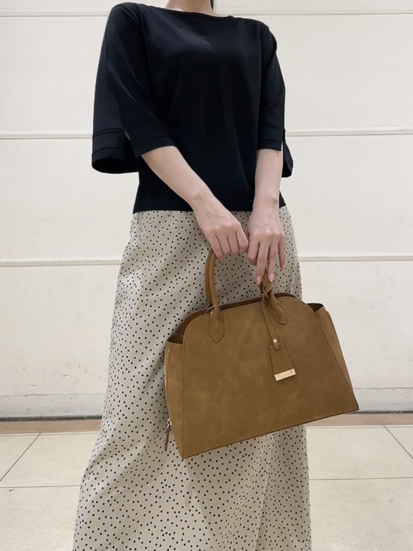 watanabeさんの「UNTITLED｜【洗える/清涼感】袖スリットニットプルオーバー」を使ったコーディネート