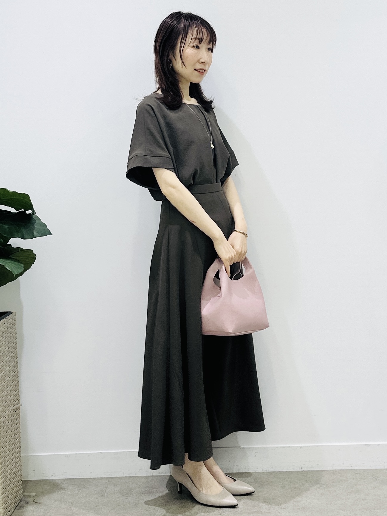 Miwaさんの「UNTITLED｜【前後2WAY/はっ水/セットアップ可】リラクシーフレンチスリーブブラウス」を使ったコーディネート