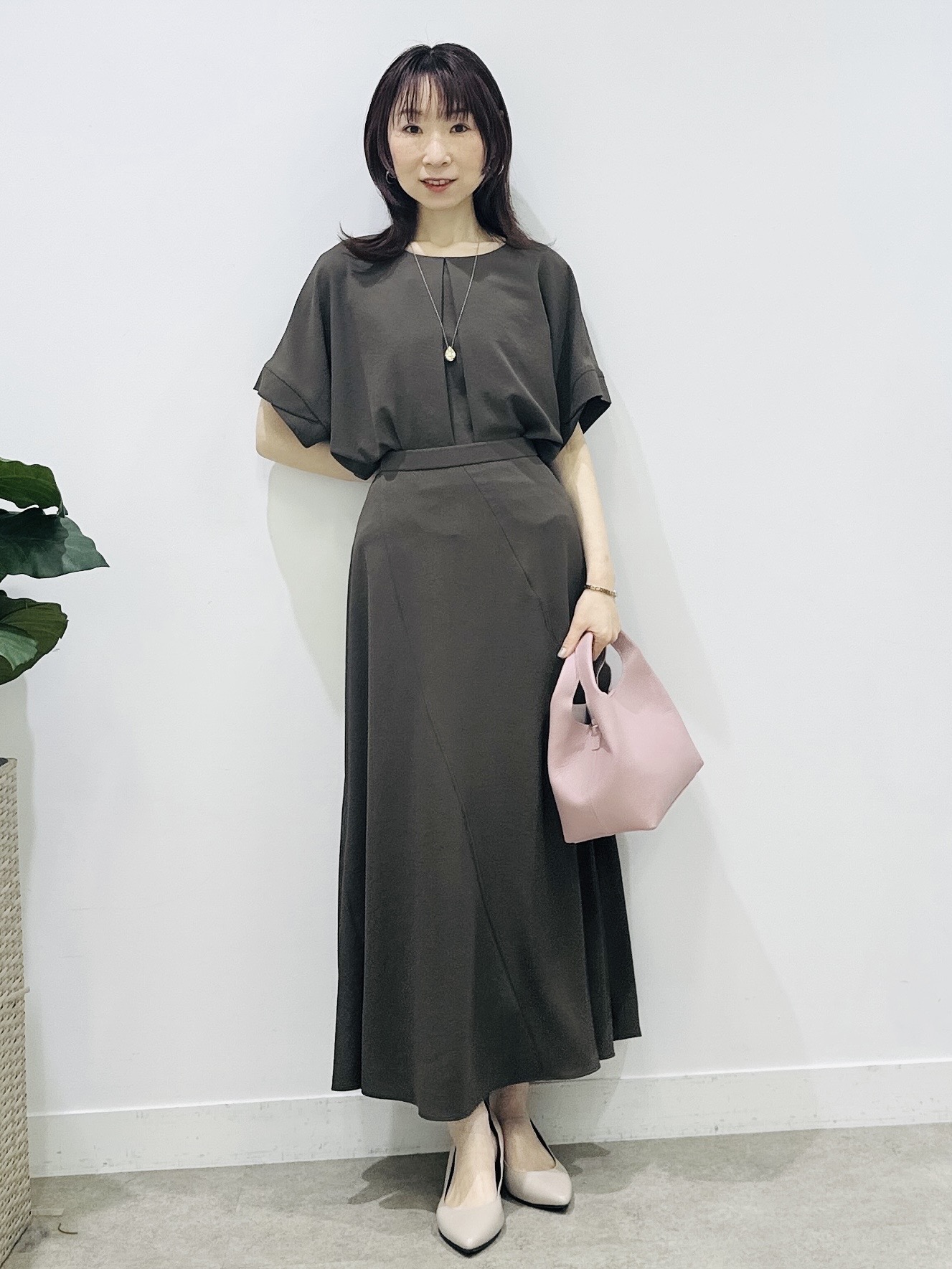 Miwaさんの「UNTITLED｜【前後2WAY/はっ水/セットアップ可】リラクシーフレンチスリーブブラウス」を使ったコーディネート