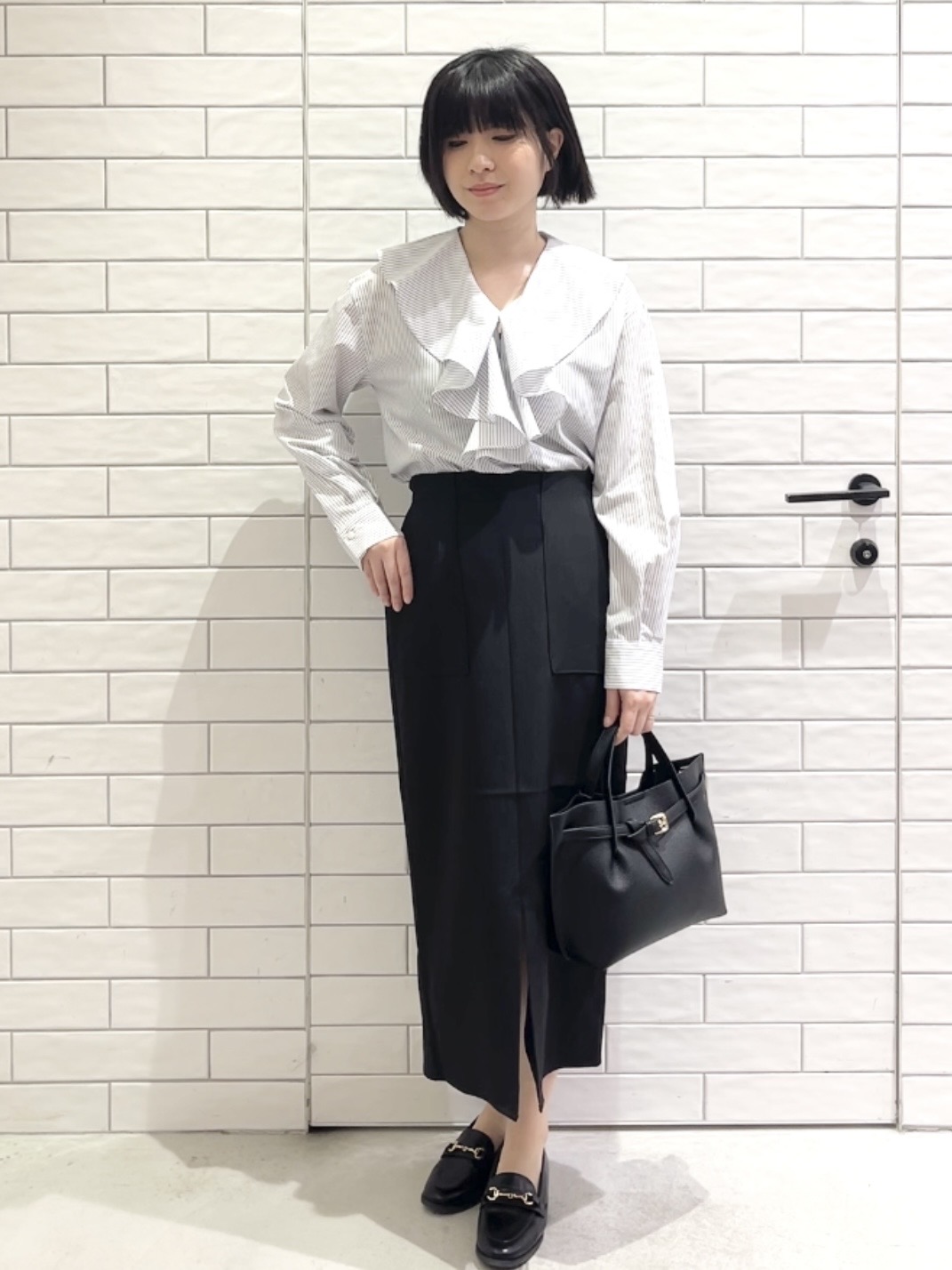 しおりさんの「OPAQUE.CLIP｜フロントフリルブラウス【洗濯機OK】」を使ったコーディネート
