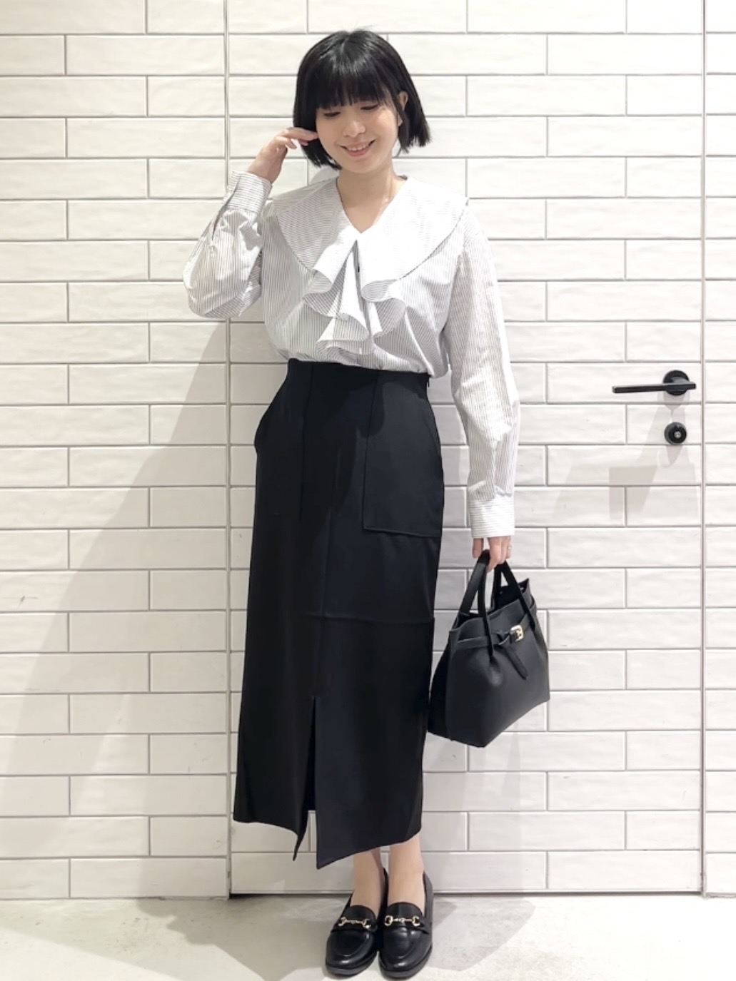 しおりさんの「OPAQUE.CLIP｜フロントフリルブラウス【洗濯機OK】」を使ったコーディネート