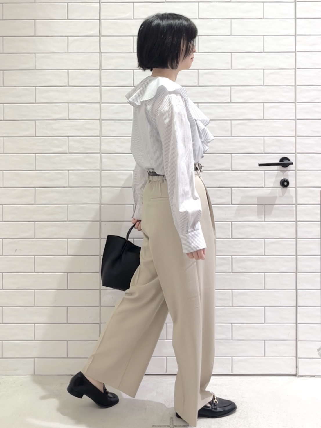 しおりさんの「OPAQUE.CLIP｜フロントフリルブラウス【洗濯機OK】」を使ったコーディネート