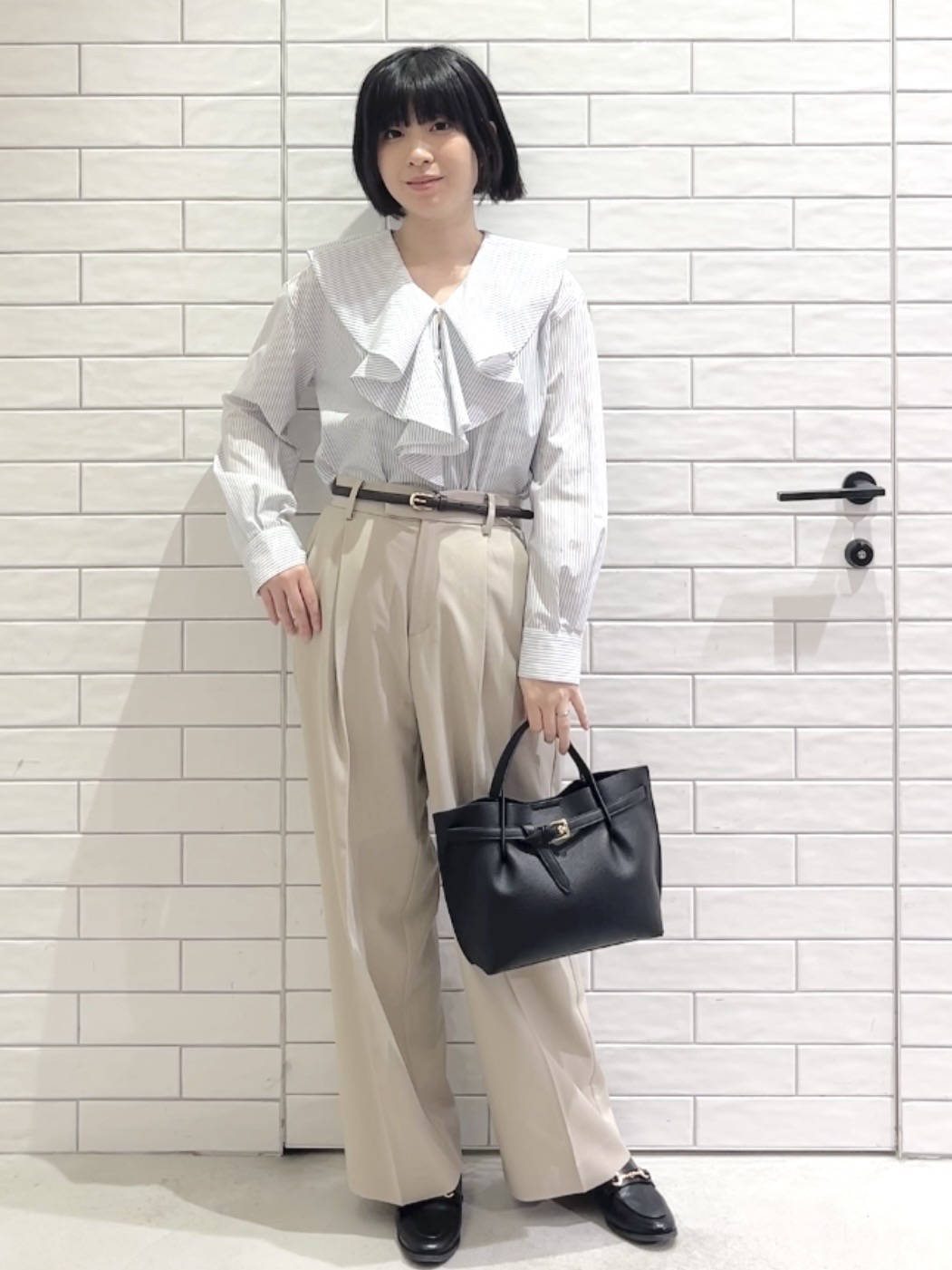 しおりさんの「OPAQUE.CLIP｜フロントフリルブラウス【洗濯機OK】」を使ったコーディネート