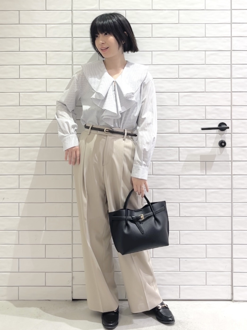 しおりさんの「OPAQUE.CLIP｜フロントフリルブラウス【洗濯機OK】」を使ったコーディネート