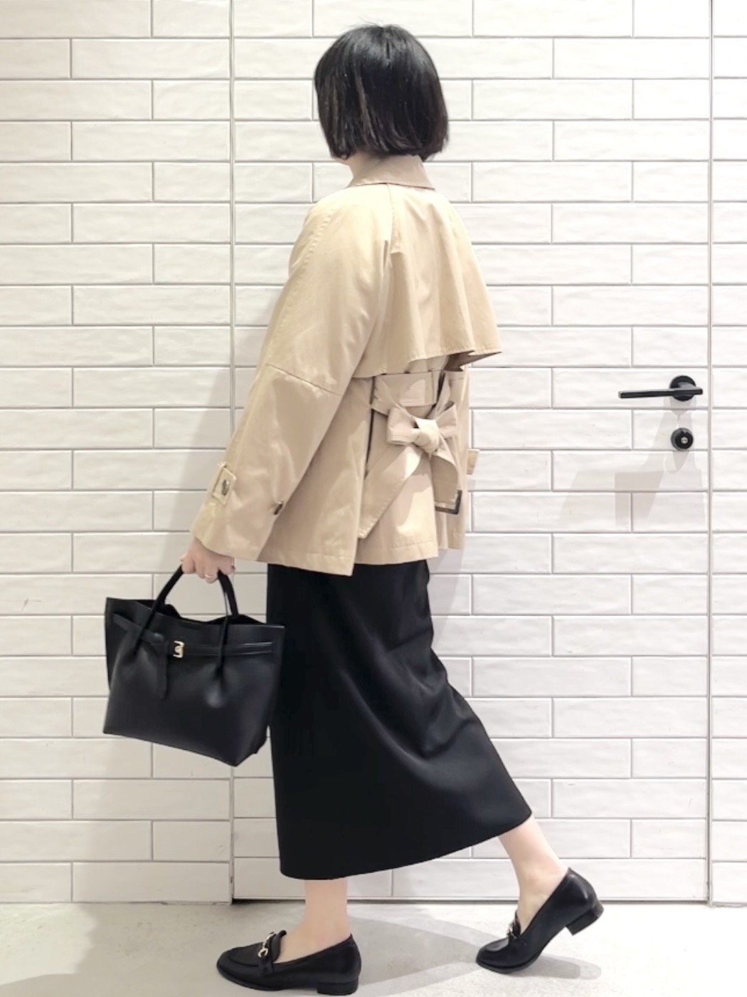 しおりさんの「OPAQUE.CLIP｜ミドルトレンチコート【洗濯機OK】」を使ったコーディネート