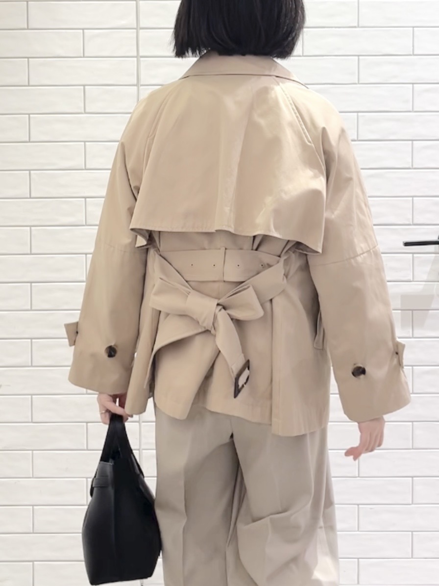 しおりさんの「OPAQUE.CLIP｜ミドルトレンチコート【洗濯機OK】」を使ったコーディネート