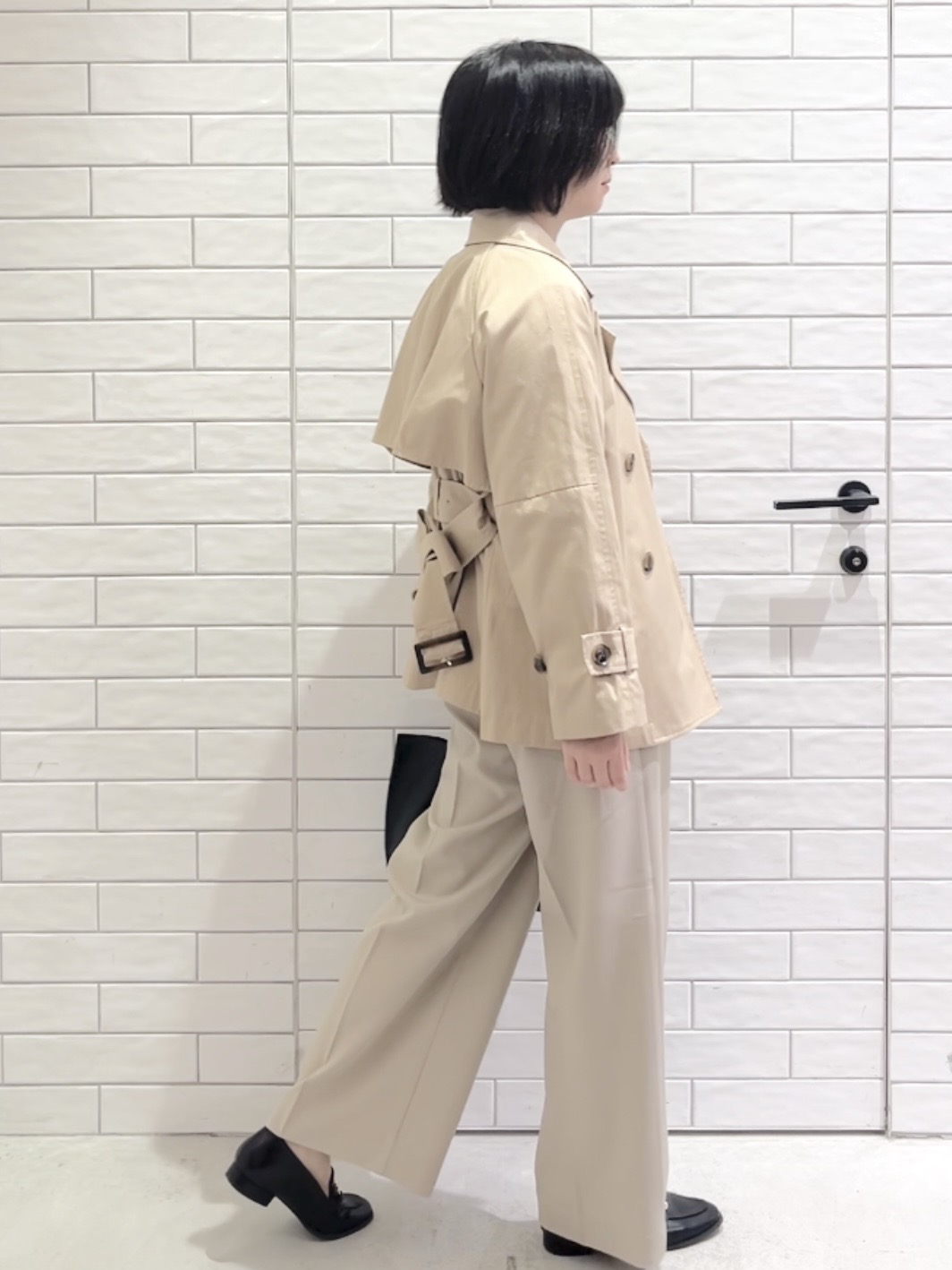 しおりさんの「OPAQUE.CLIP｜ミドルトレンチコート【洗濯機OK】」を使ったコーディネート