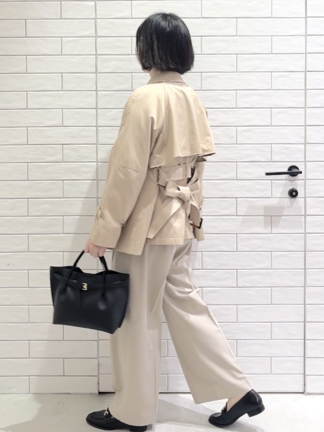 しおりさんの「OPAQUE.CLIP｜ミドルトレンチコート【洗濯機OK】」を使ったコーディネート