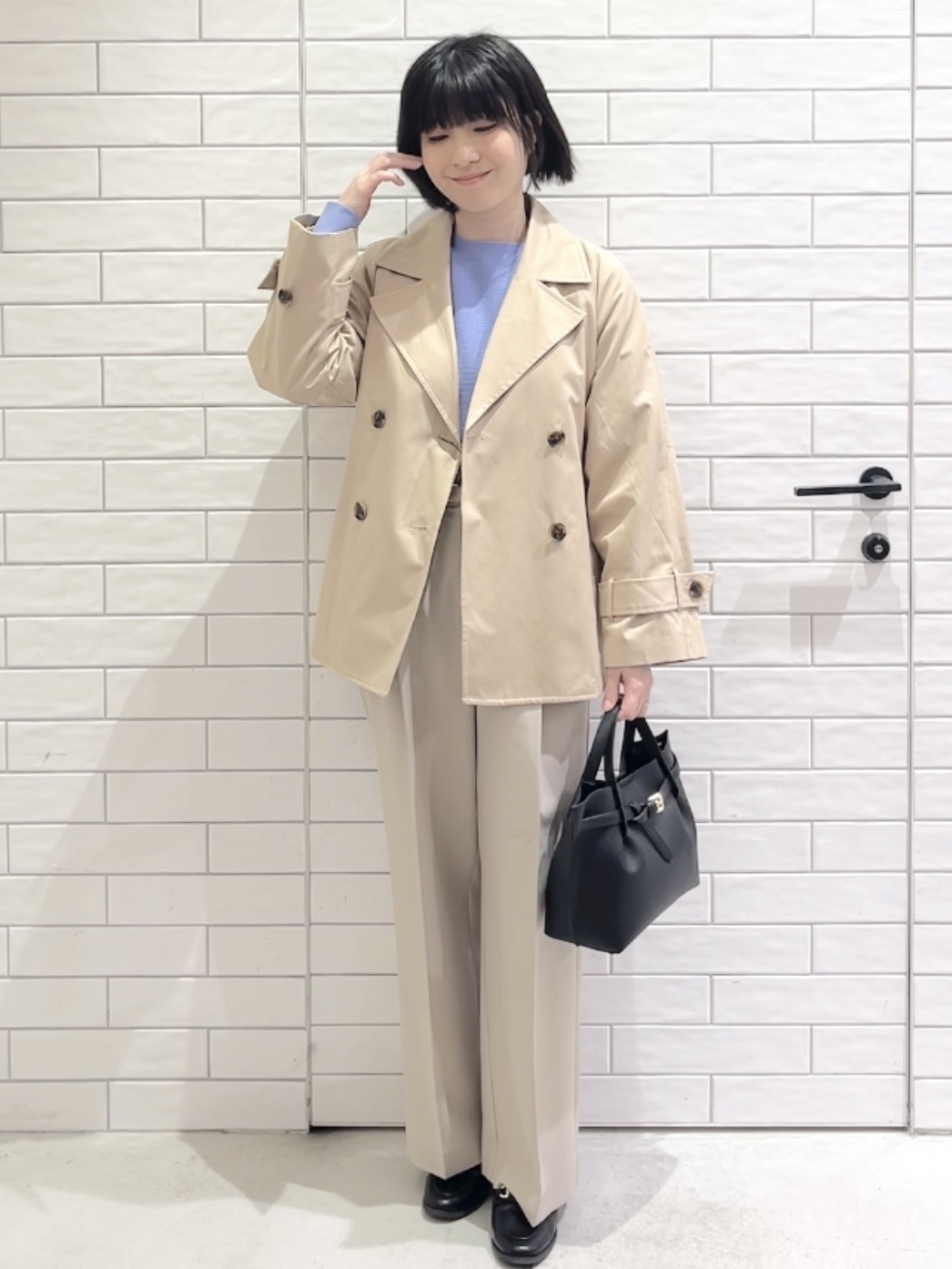 しおりさんの「OPAQUE.CLIP｜ミドルトレンチコート【洗濯機OK】」を使ったコーディネート