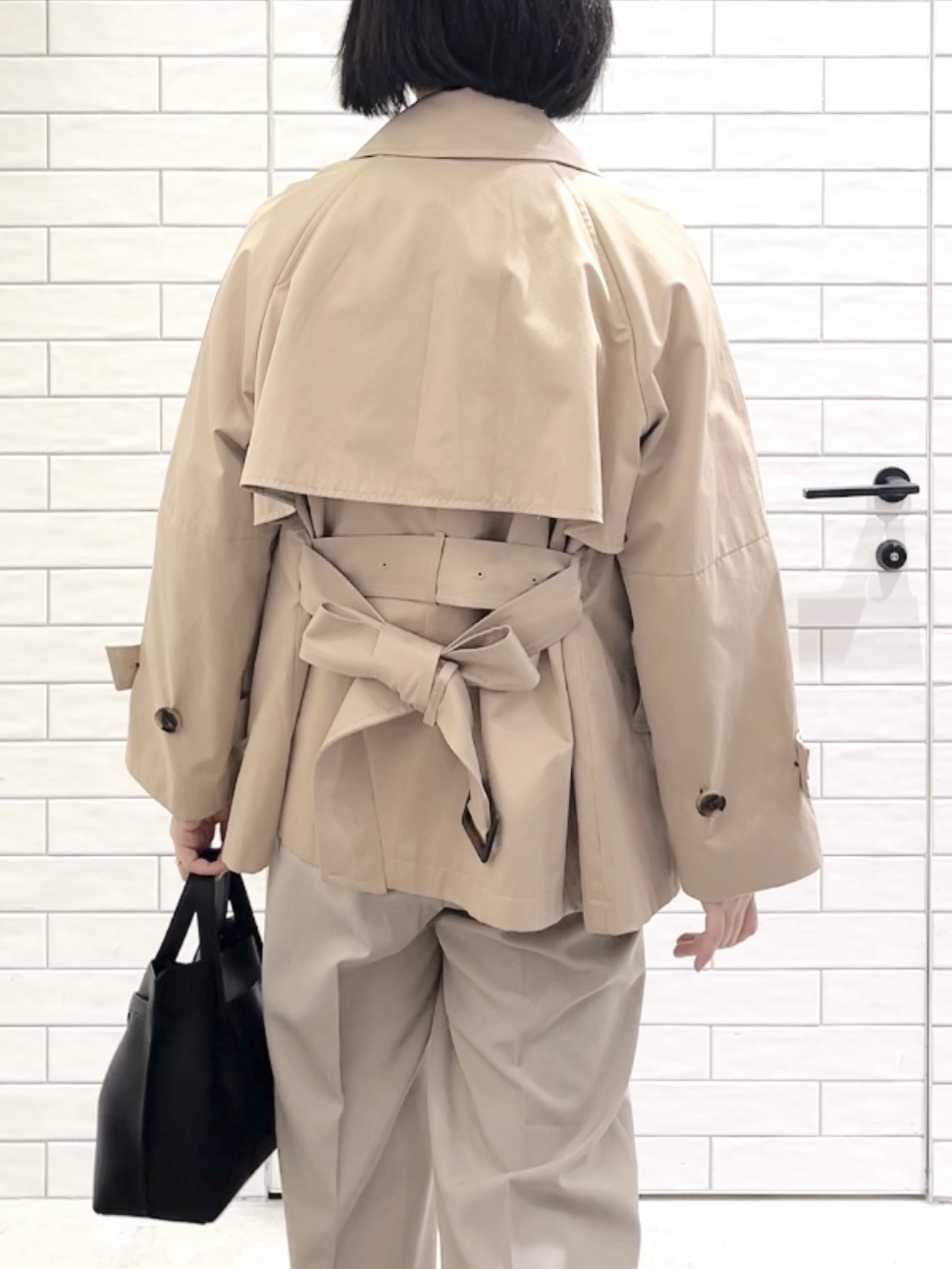 しおりさんの「OPAQUE.CLIP｜ミドルトレンチコート【洗濯機OK】」を使ったコーディネート