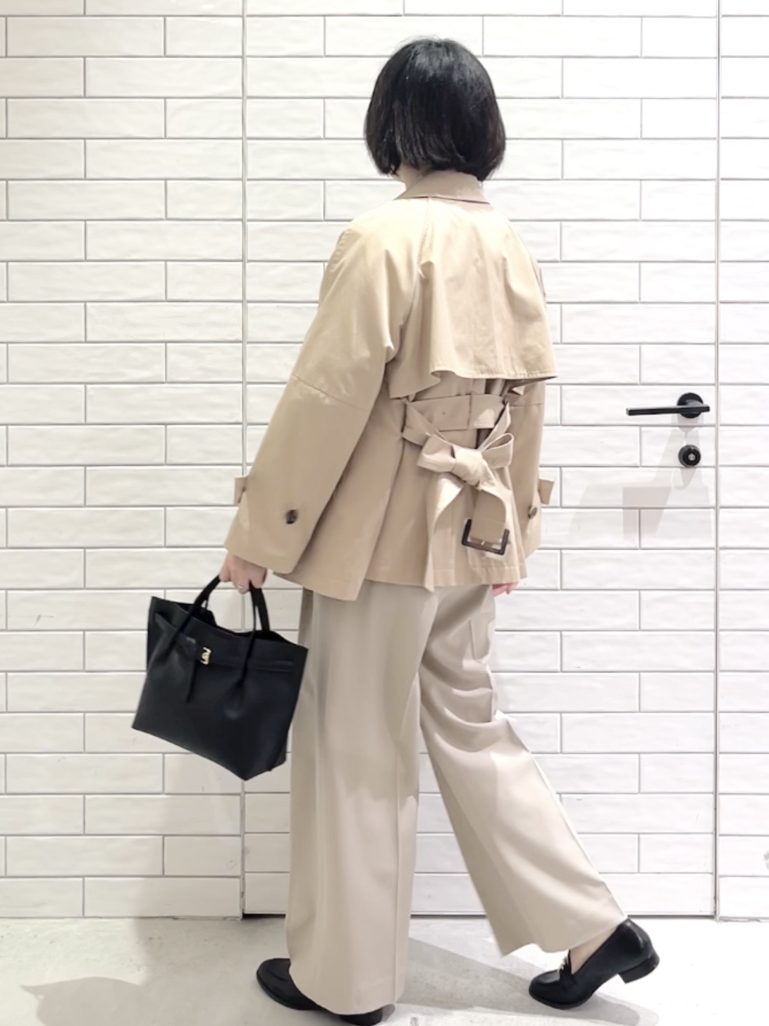 しおりさんの「OPAQUE.CLIP｜ミドルトレンチコート【洗濯機OK】」を使ったコーディネート