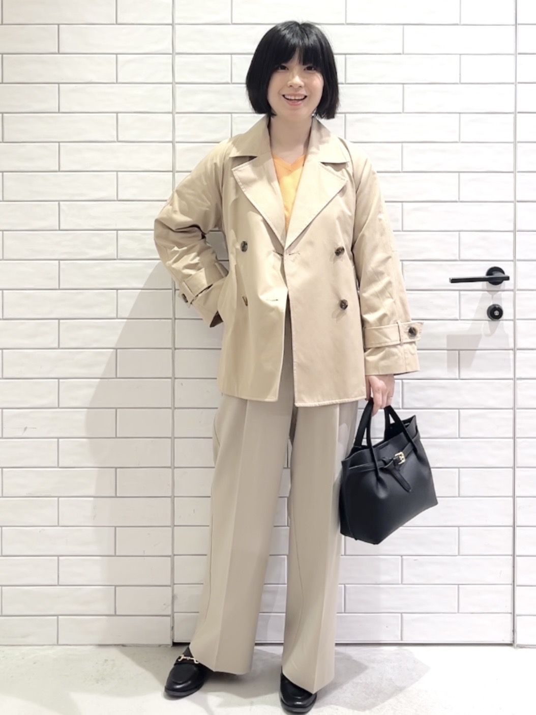 しおりさんの「OPAQUE.CLIP｜ミドルトレンチコート【洗濯機OK】」を使ったコーディネート