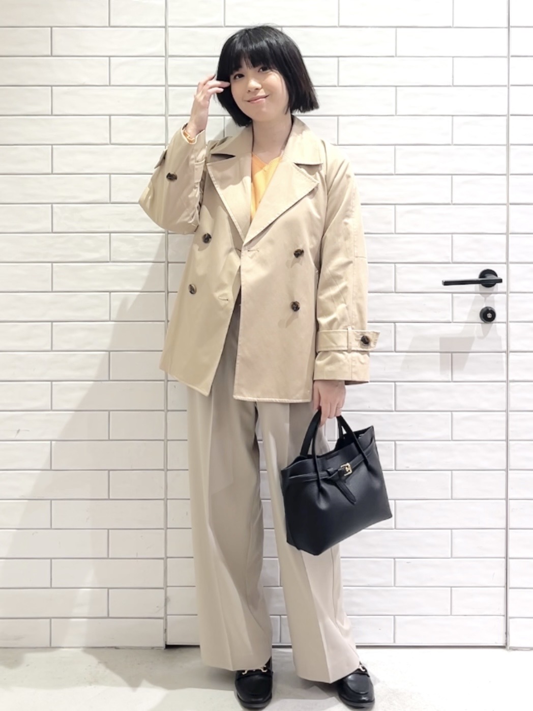しおりさんの「OPAQUE.CLIP｜ミドルトレンチコート【洗濯機OK】」を使ったコーディネート