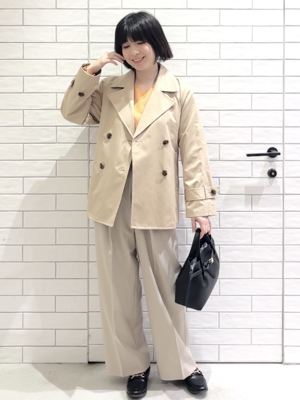 しおりさんの「OPAQUE.CLIP｜ミドルトレンチコート【洗濯機OK】」を使ったコーディネート