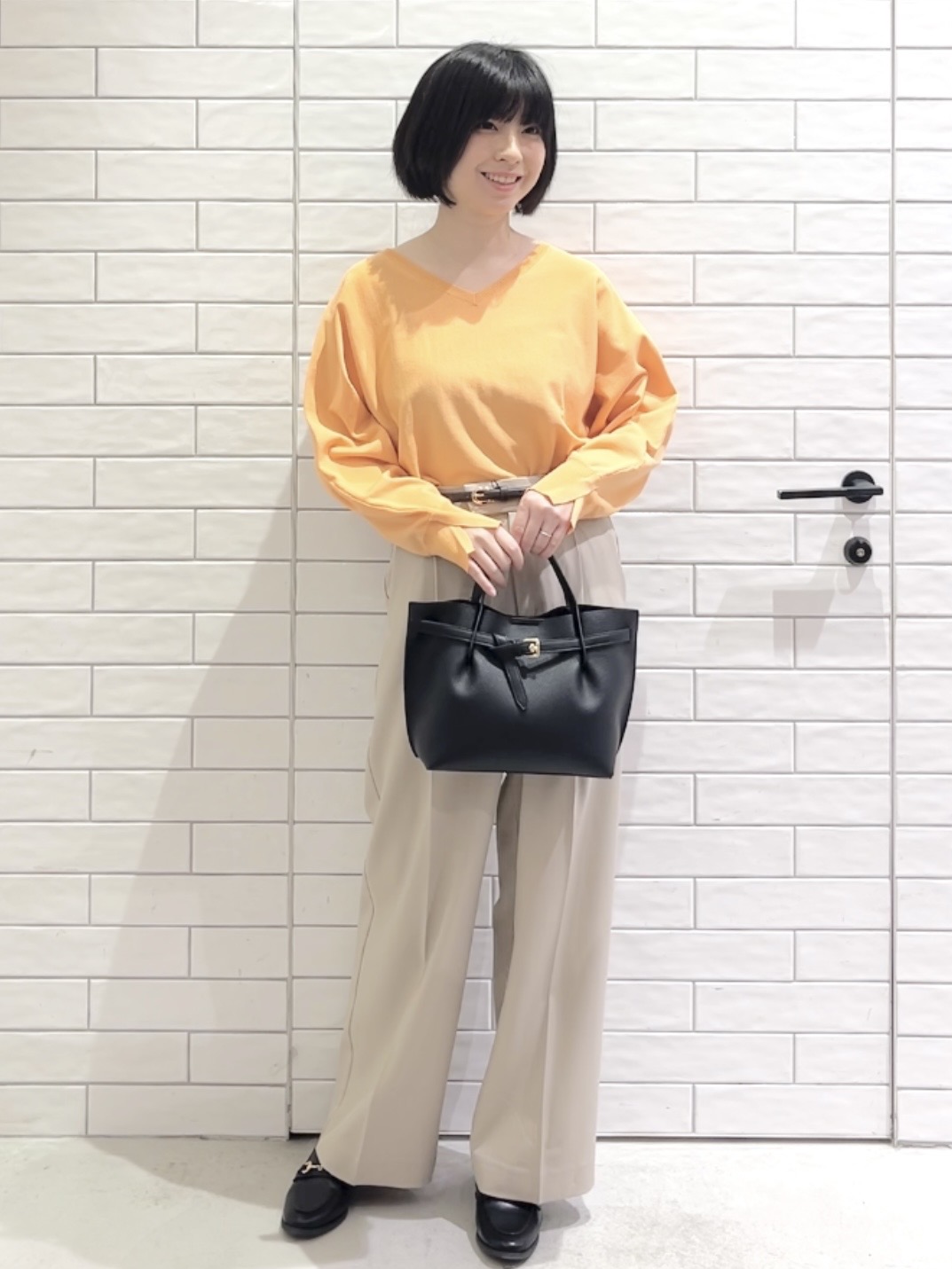 しおりさんの「OPAQUE.CLIP｜ミドルトレンチコート【洗濯機OK】」を使ったコーディネート
