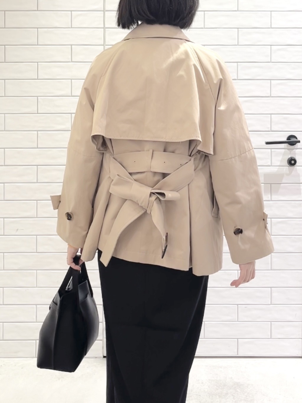 しおりさんの「OPAQUE.CLIP｜ミドルトレンチコート【洗濯機OK】」を使ったコーディネート