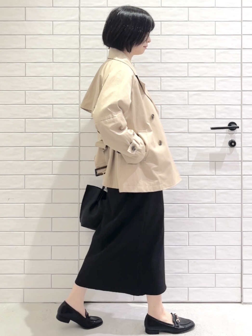 しおりさんの「OPAQUE.CLIP｜ミドルトレンチコート【洗濯機OK】」を使ったコーディネート