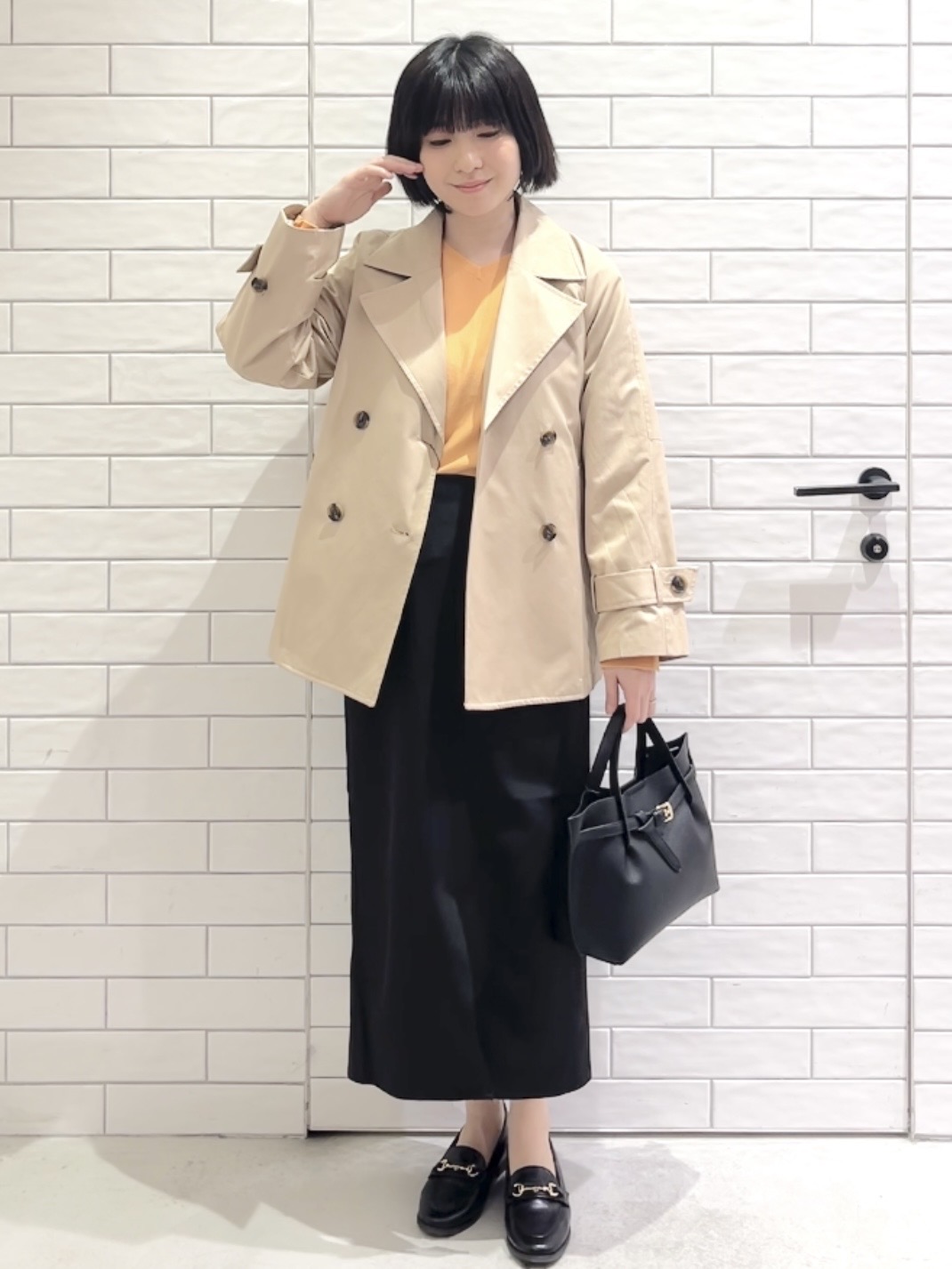 しおりさんの「OPAQUE.CLIP｜ミドルトレンチコート【洗濯機OK】」を使ったコーディネート