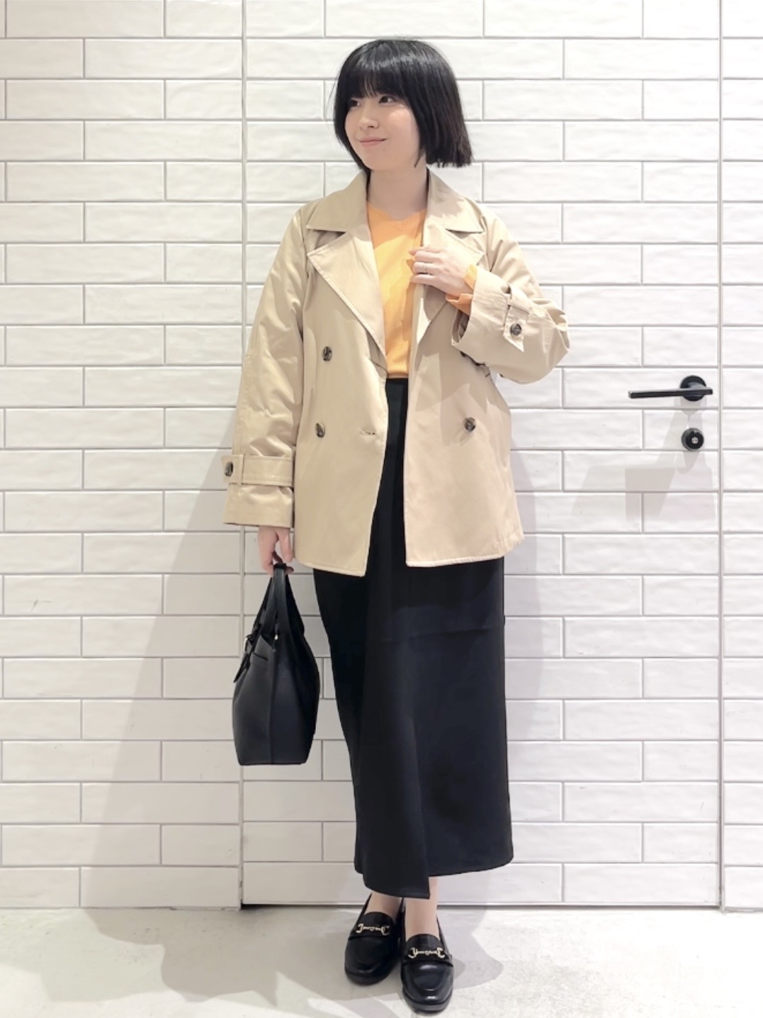 しおりさんの「OPAQUE.CLIP｜ミドルトレンチコート【洗濯機OK】」を使ったコーディネート
