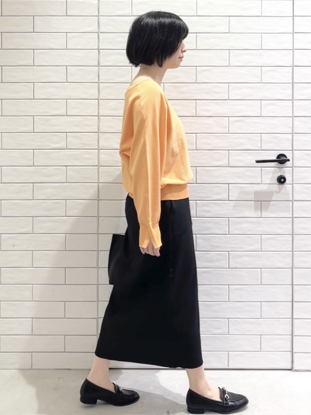 しおりさんの「OPAQUE.CLIP｜リラクシードルマンスリーブニット【洗濯機OK／抗ピル】」を使ったコーディネート