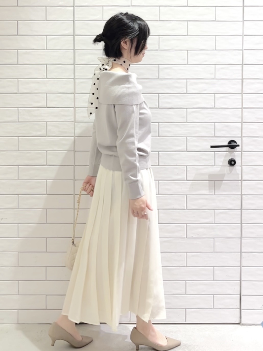 しおりさんの「OPAQUE.CLIP｜オフショルダーデザインニット【洗濯機OK】」を使ったコーディネート