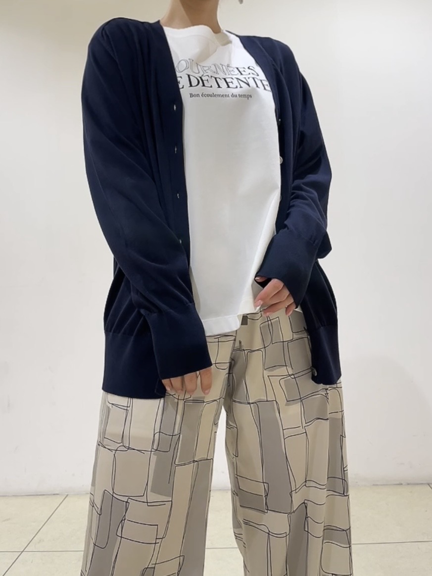 watanabeさんの「UNTITLED｜【セットアップ可/洗える】シアーVネックカーディガン」を使ったコーディネート