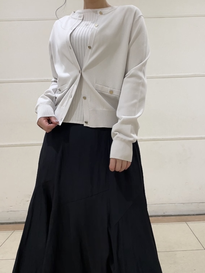 watanabeさんの「UNTITLED｜【アンサンブル可/洗える】クルーネックニットカーディガン」を使ったコーディネート