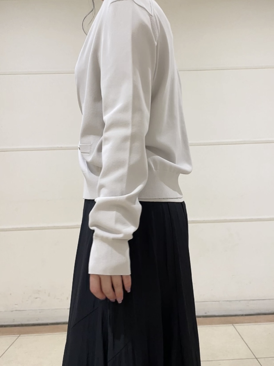 watanabeさんの「UNTITLED｜【アンサンブル可/洗える】クルーネックニットカーディガン」を使ったコーディネート