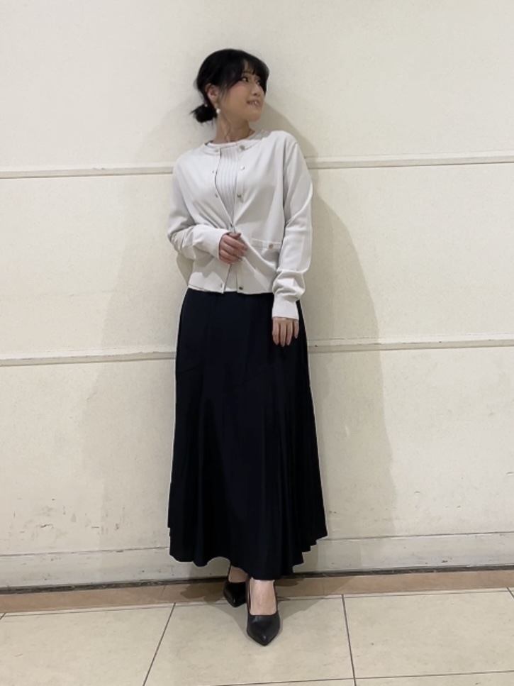 watanabeさんの「UNTITLED｜【アンサンブル可/洗える】クルーネックニットカーディガン」を使ったコーディネート
