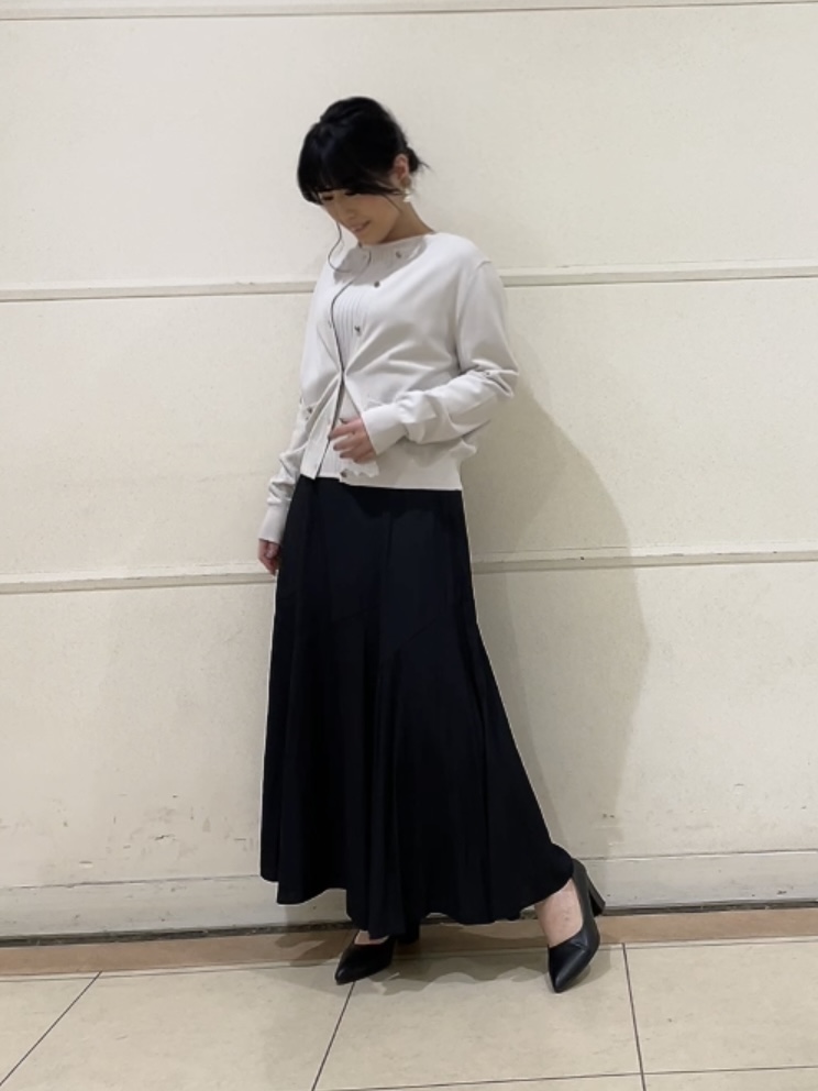 watanabeさんの「UNTITLED｜【アンサンブル可/洗える】クルーネックニットカーディガン」を使ったコーディネート