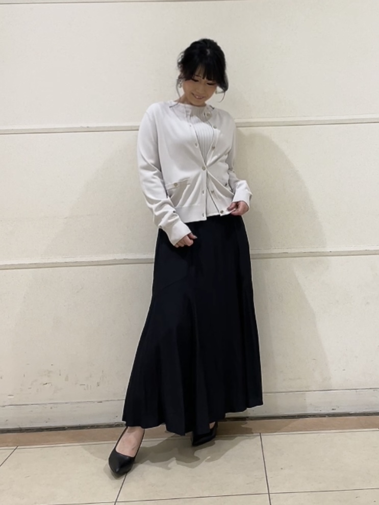 watanabeさんの「UNTITLED｜【アンサンブル可/洗える】クルーネックニットカーディガン」を使ったコーディネート
