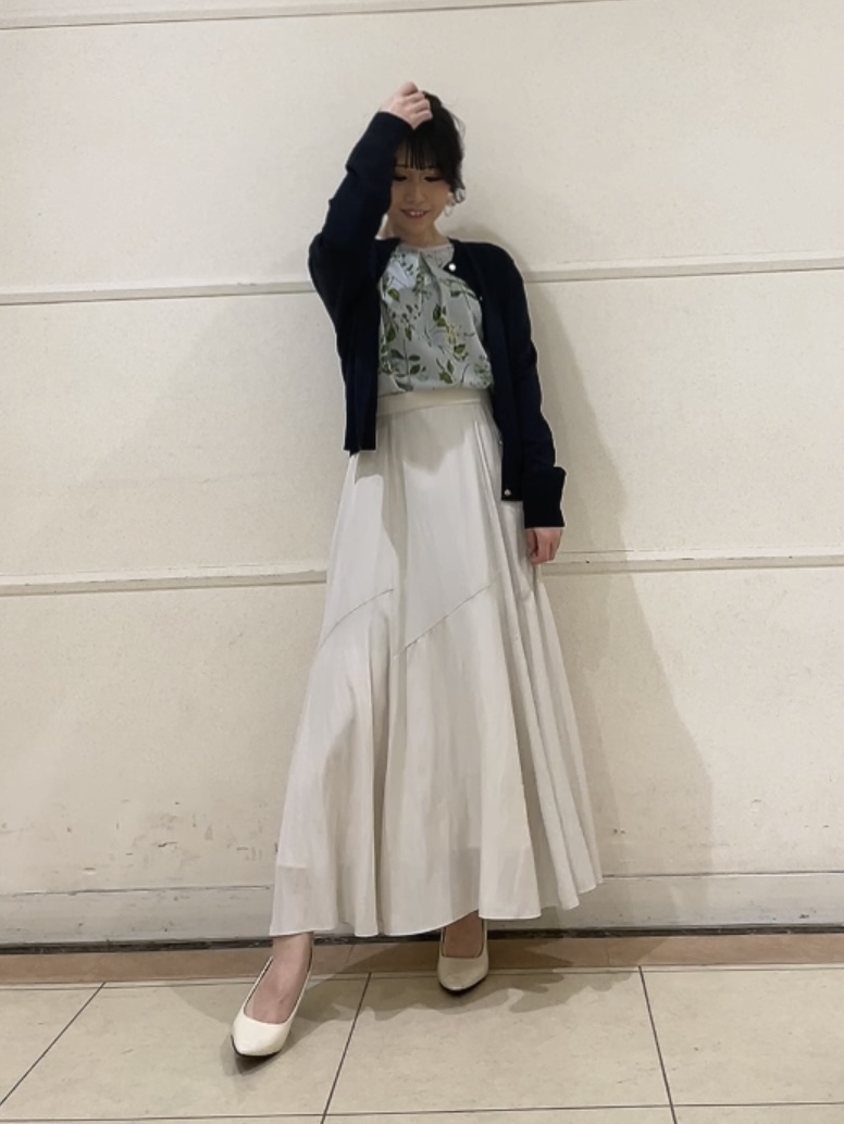 watanabeさんの「UNTITLED｜【アンサンブル可/洗える】クルーネックニットカーディガン」を使ったコーディネート