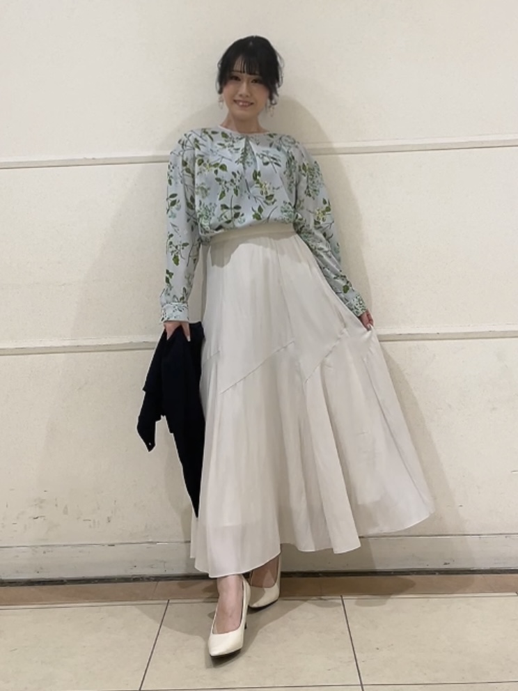 watanabeさんの「UNTITLED｜【アンサンブル可/洗える】クルーネックニットカーディガン」を使ったコーディネート